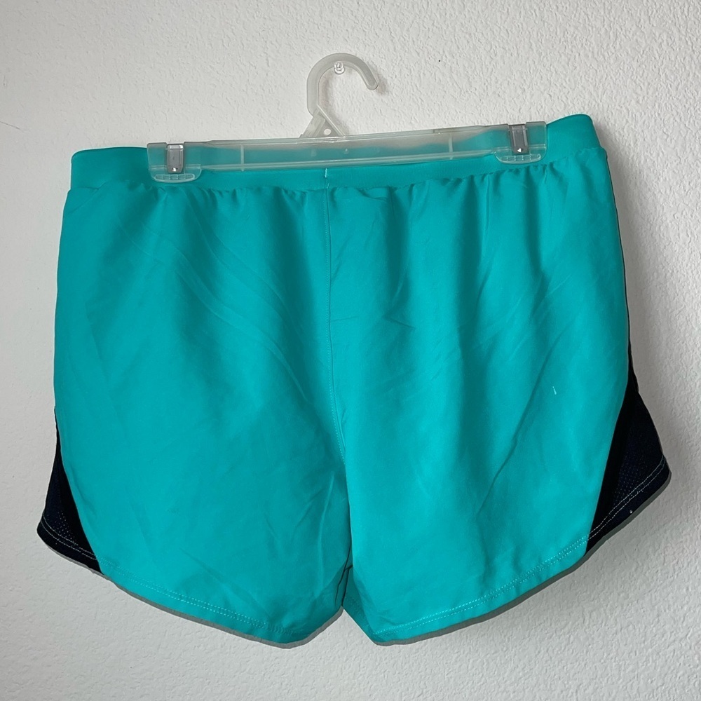 🌟 Under Armour shorts - Picture 2 of 4